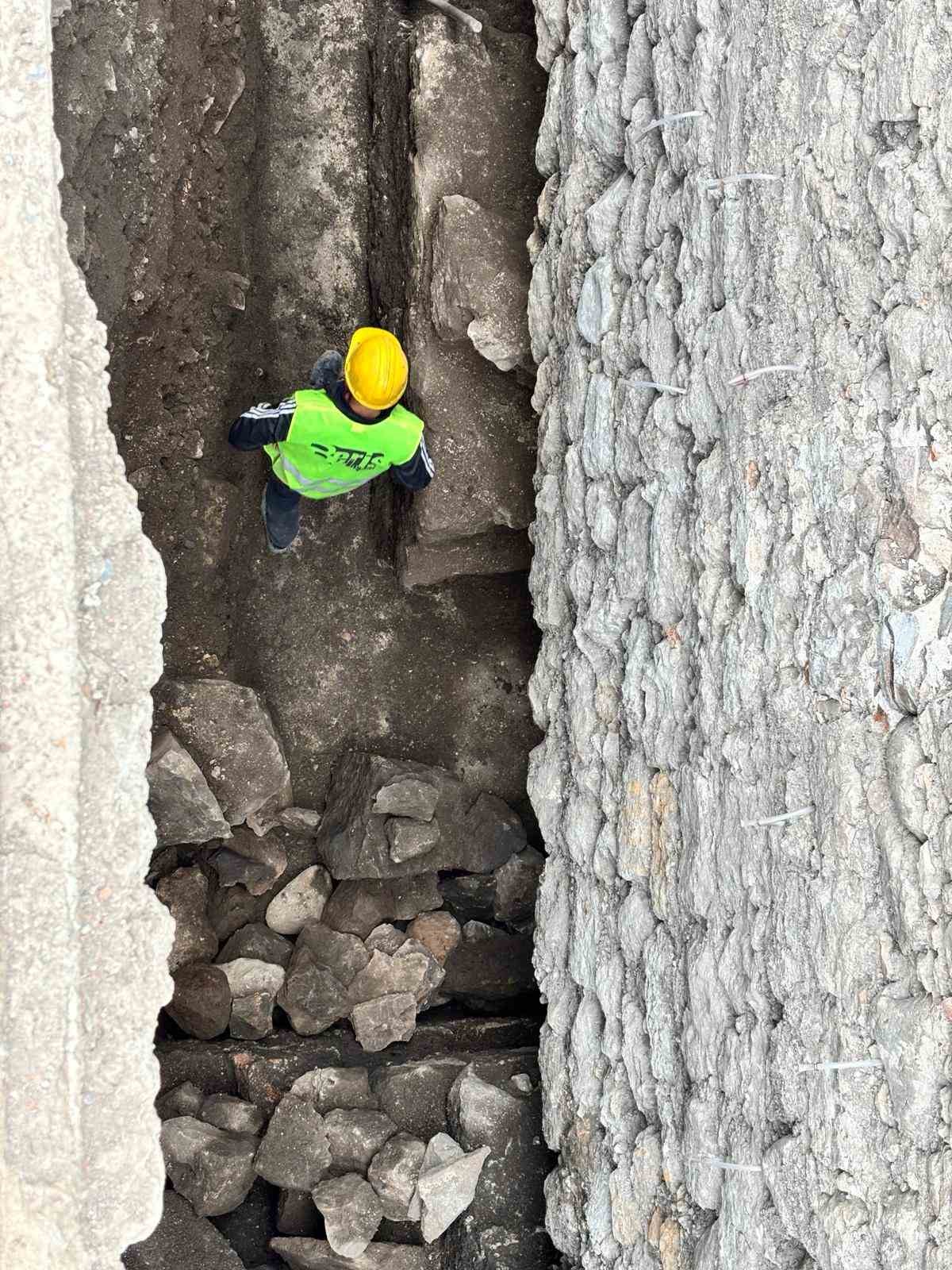 Trabzon’da zeminin 8 metre altından ‘dere limanı’ çıktı
