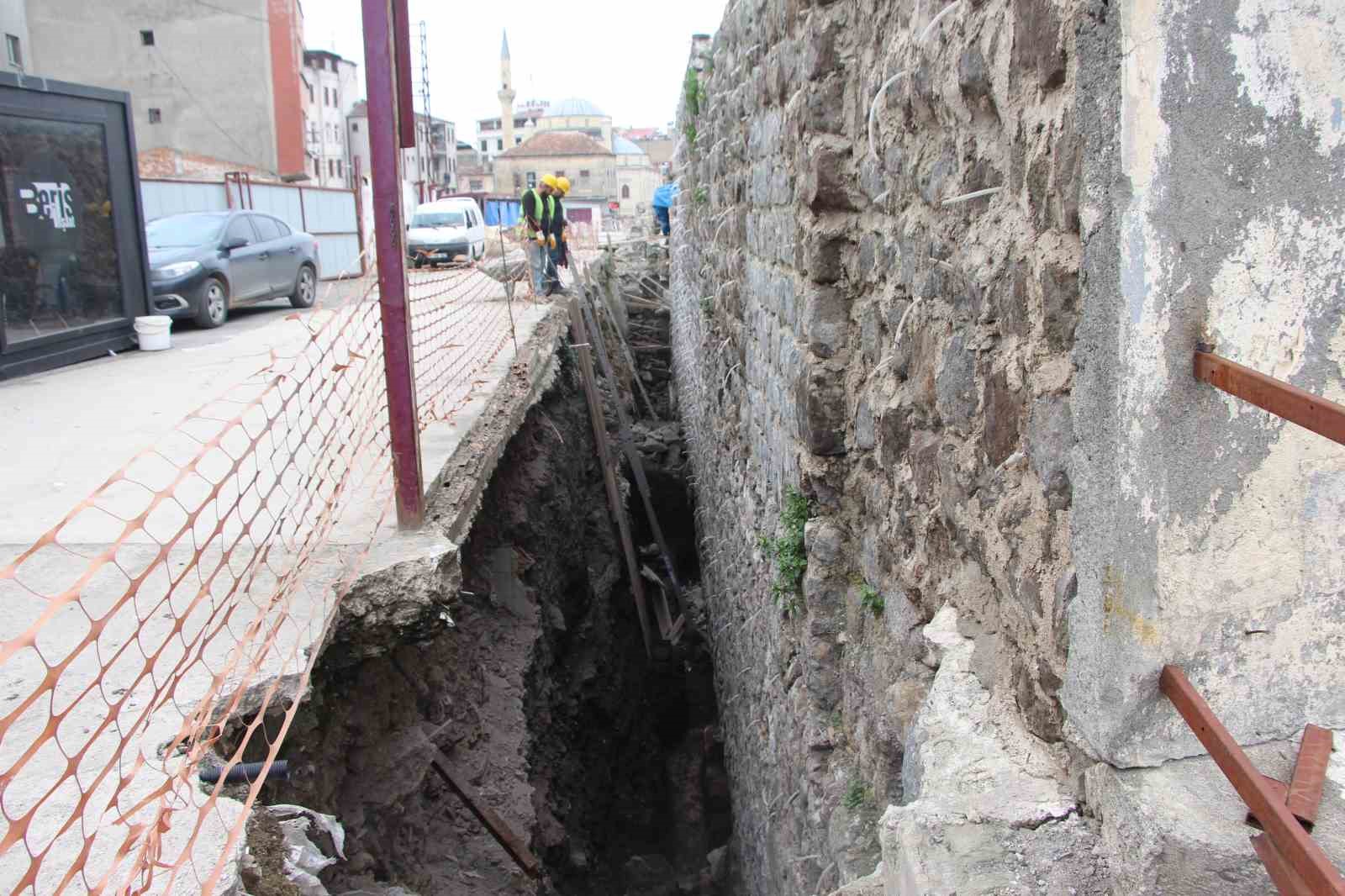Trabzon’da zeminin 8 metre altından ‘dere limanı’ çıktı
