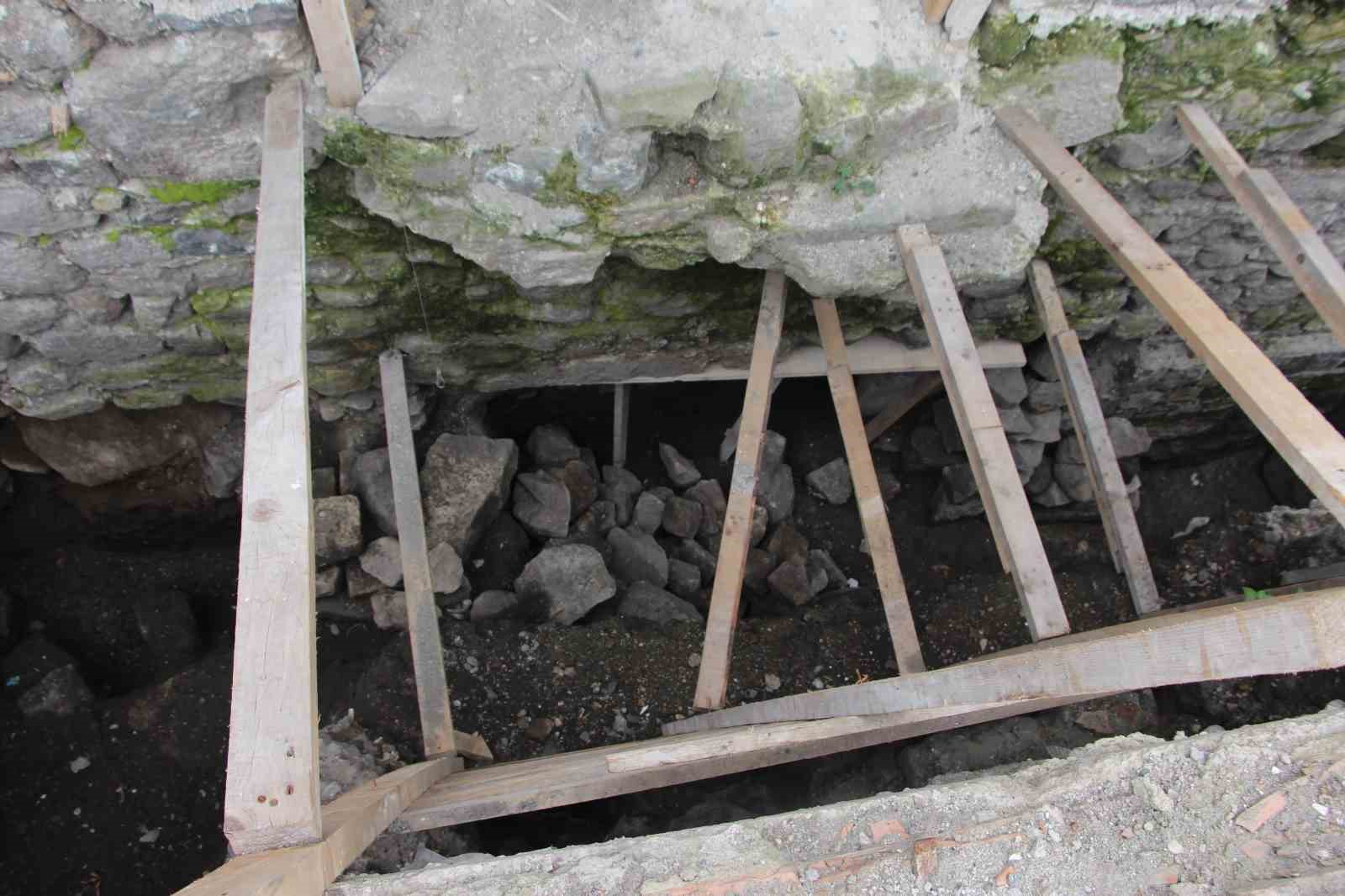 Trabzon’da zeminin 8 metre altından ‘dere limanı’ çıktı
