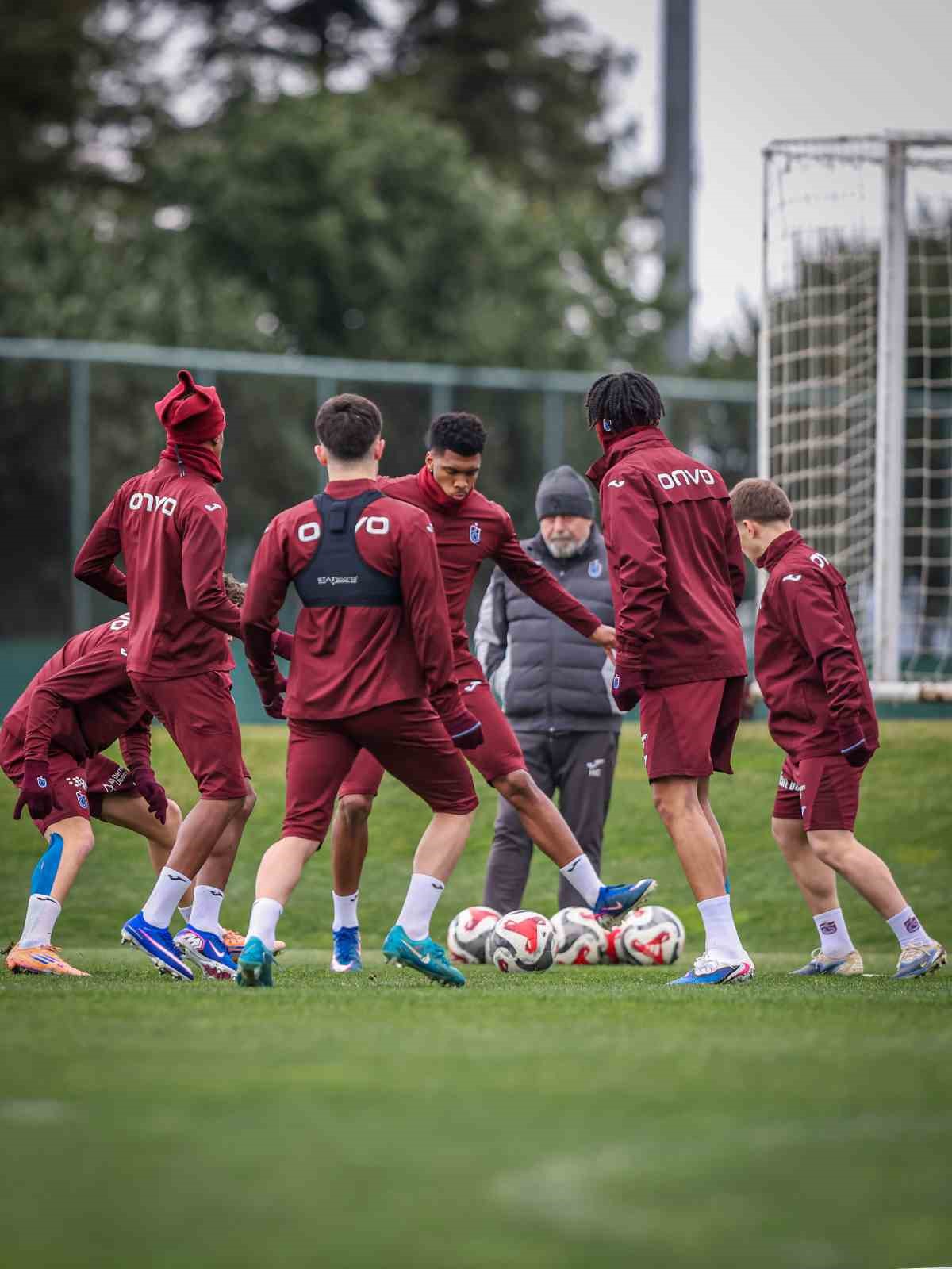 Trabzonspor, Fenerbahçe maçı hazırlıklarını sürdürdü
