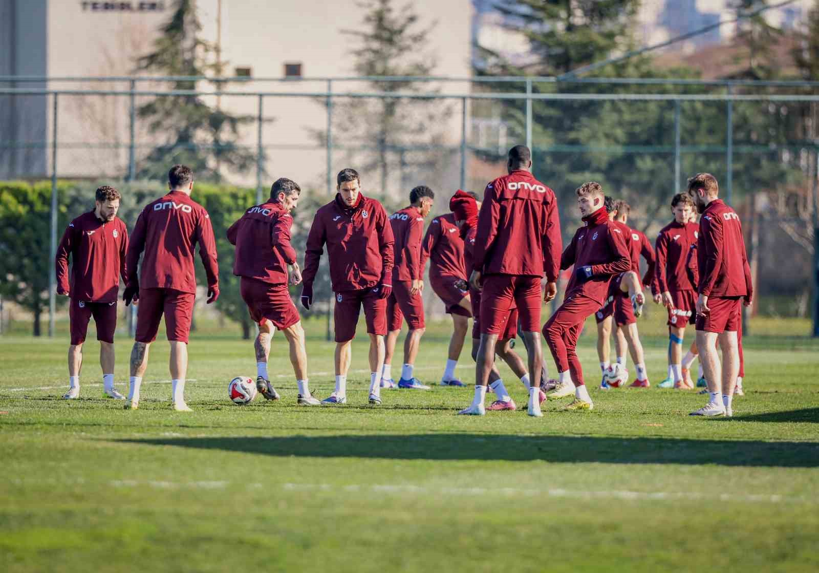 Trabzonspor, Fenerbahçe maçı hazırlıklarını sürdürdü
