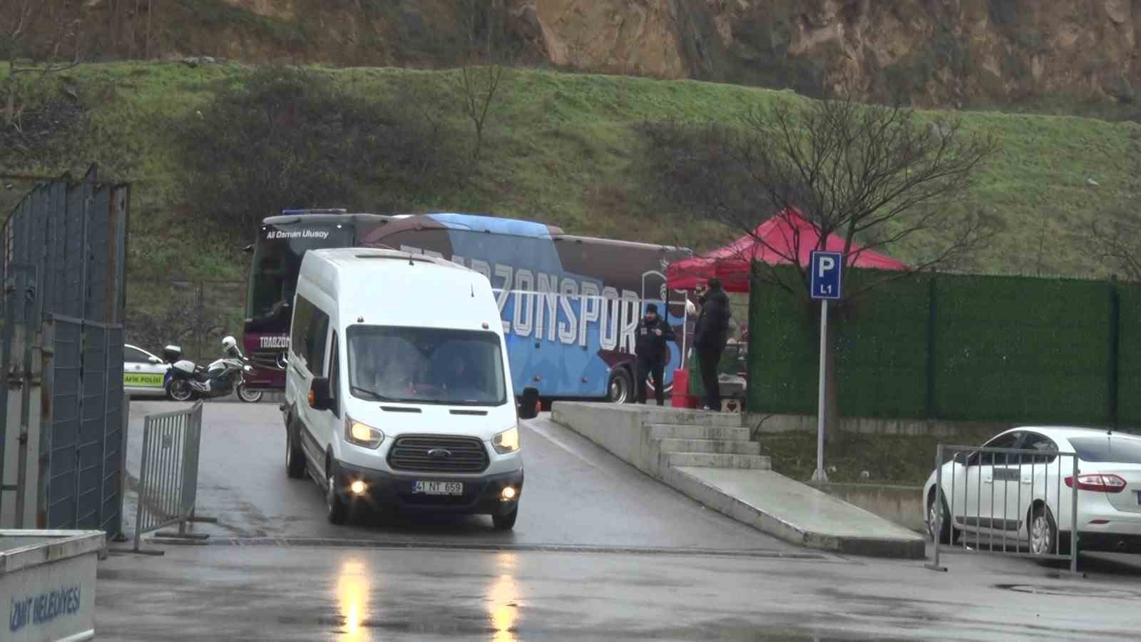 Trabzonspor ve Kocaelispor, stadyuma giriş yaptı
