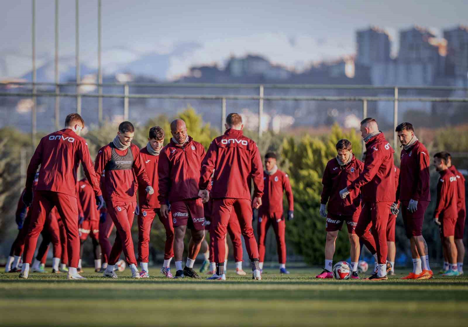 Trabzonspor yeni yılın ilk antrenmanını yaptı
