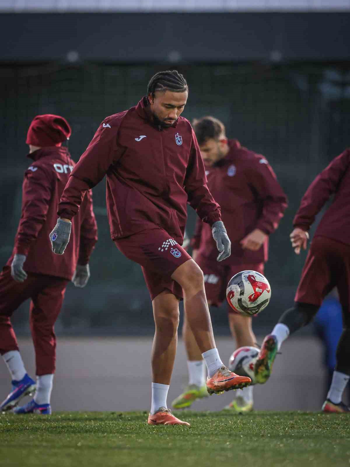 Trabzonspor yeni yılın ilk antrenmanını yaptı
