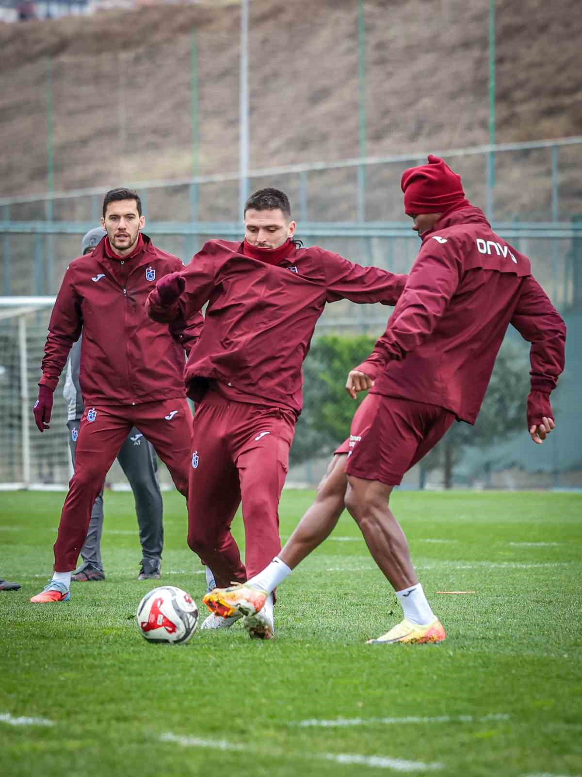 Trabzonspor’da yeniden yapılanmanın meyvelerini topluyor
Trabzonspor’da yeniden yapılanmanın meyvelerini topluyor