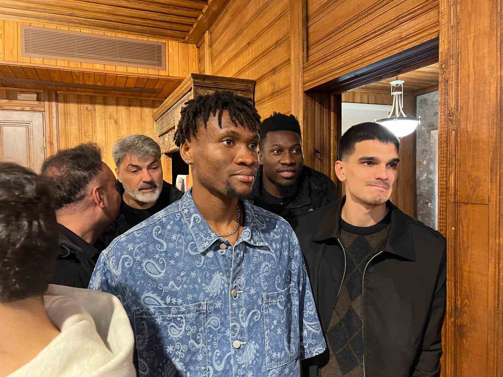 Trabzonspor’dan Baştımar Aile Müzesi’ne ziyaret
Trabzonspor’dan Baştımar Aile Müzesi’ne ziyaret