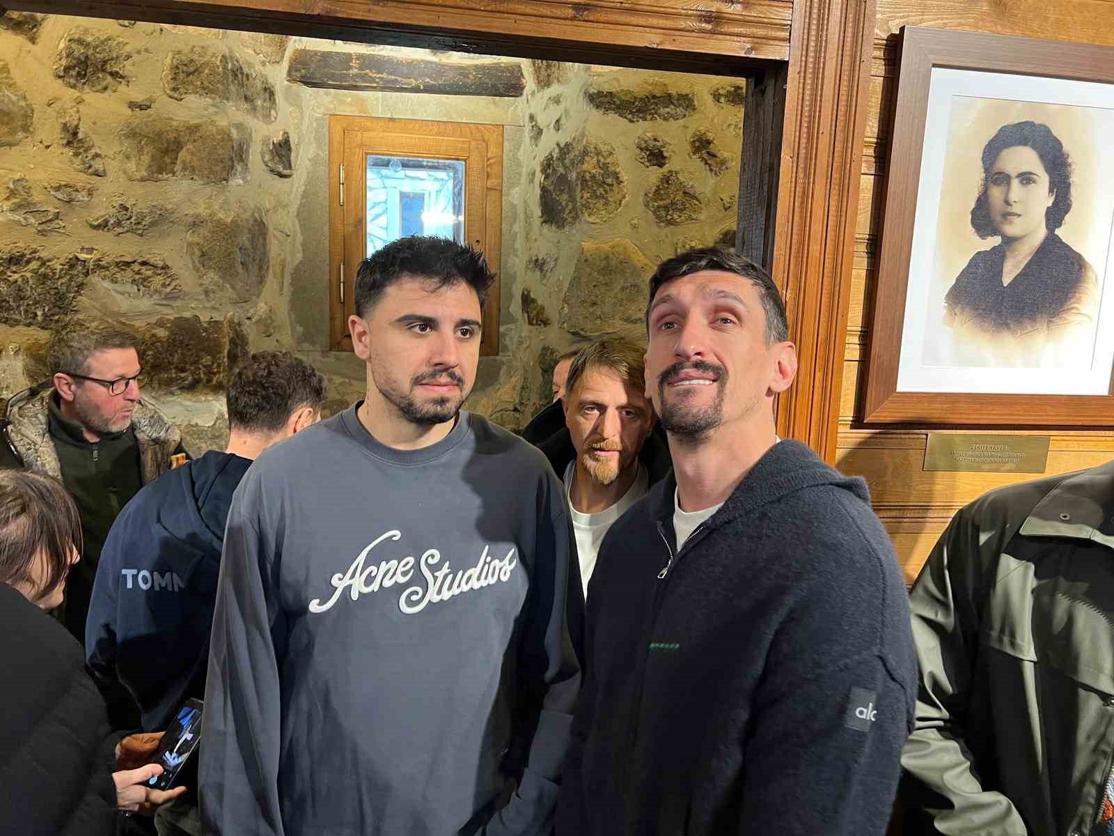 Trabzonspor’dan Baştımar Aile Müzesi’ne ziyaret
Trabzonspor’dan Baştımar Aile Müzesi’ne ziyaret