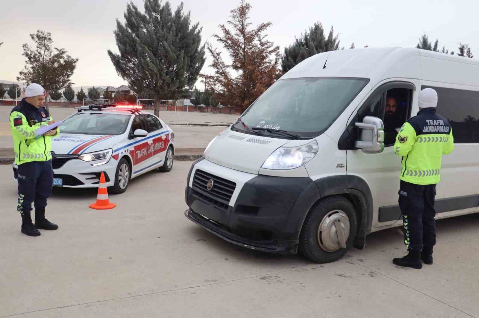 Trafik jandarması okul servis denetimlerine başladı
