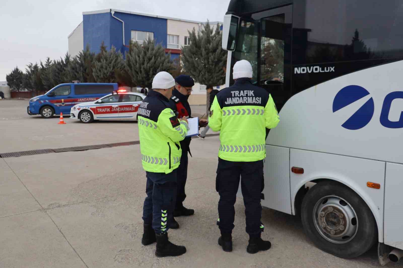 Trafik jandarması okul servis denetimlerine başladı
