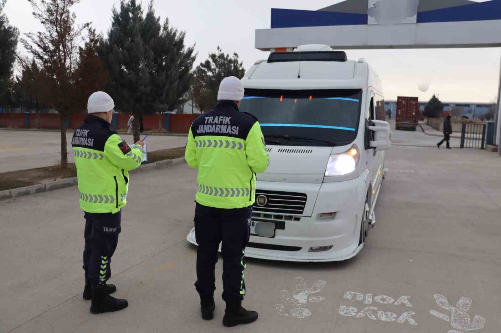 Trafik jandarması okul servis denetimlerine başladı
