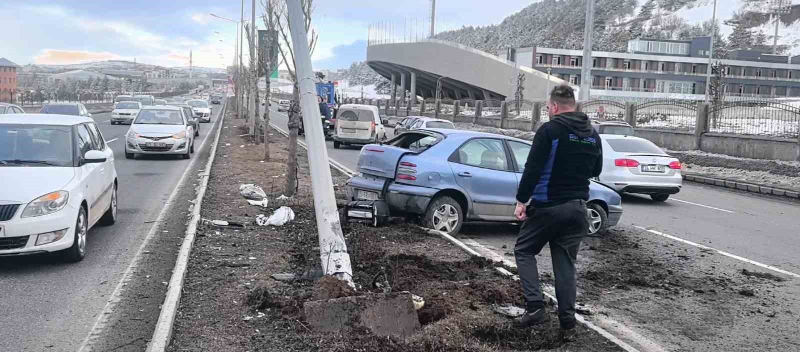 Trafik kazası sonrası araçtan kopan LPG tankı korku dolu anlar yaşattı

