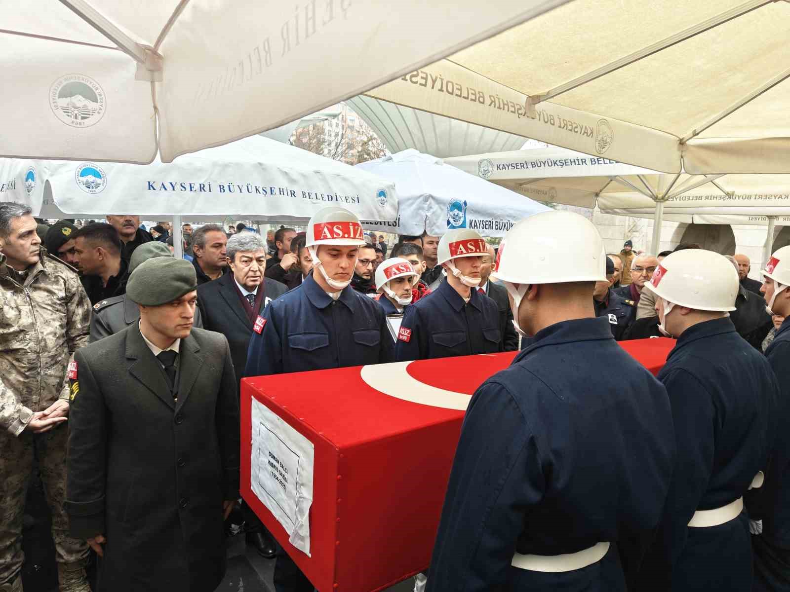Trafik kazasında hayatını kaybeden Kıbrıs Gazisi toprağa verildi
Trafik kazasında hayatını kaybeden Kıbrıs Gazisi toprağa verildi