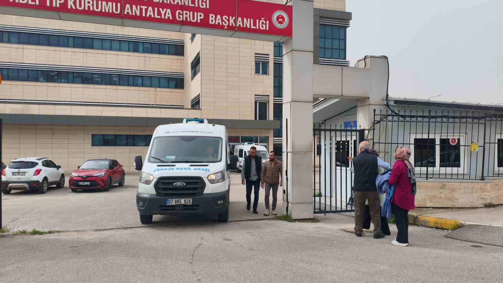 Trafik kazasında hayatını kaybeden küçük çocuğun cenazesi teslim alındı
