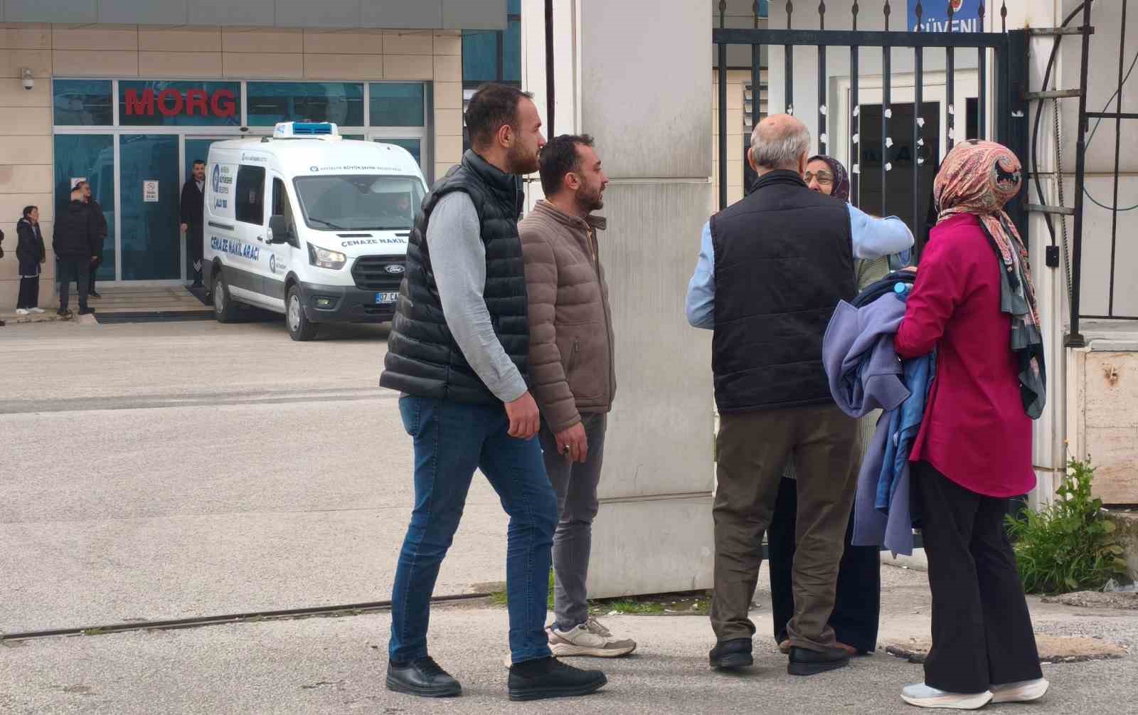 Trafik kazasında hayatını kaybeden küçük çocuğun cenazesi teslim alındı
