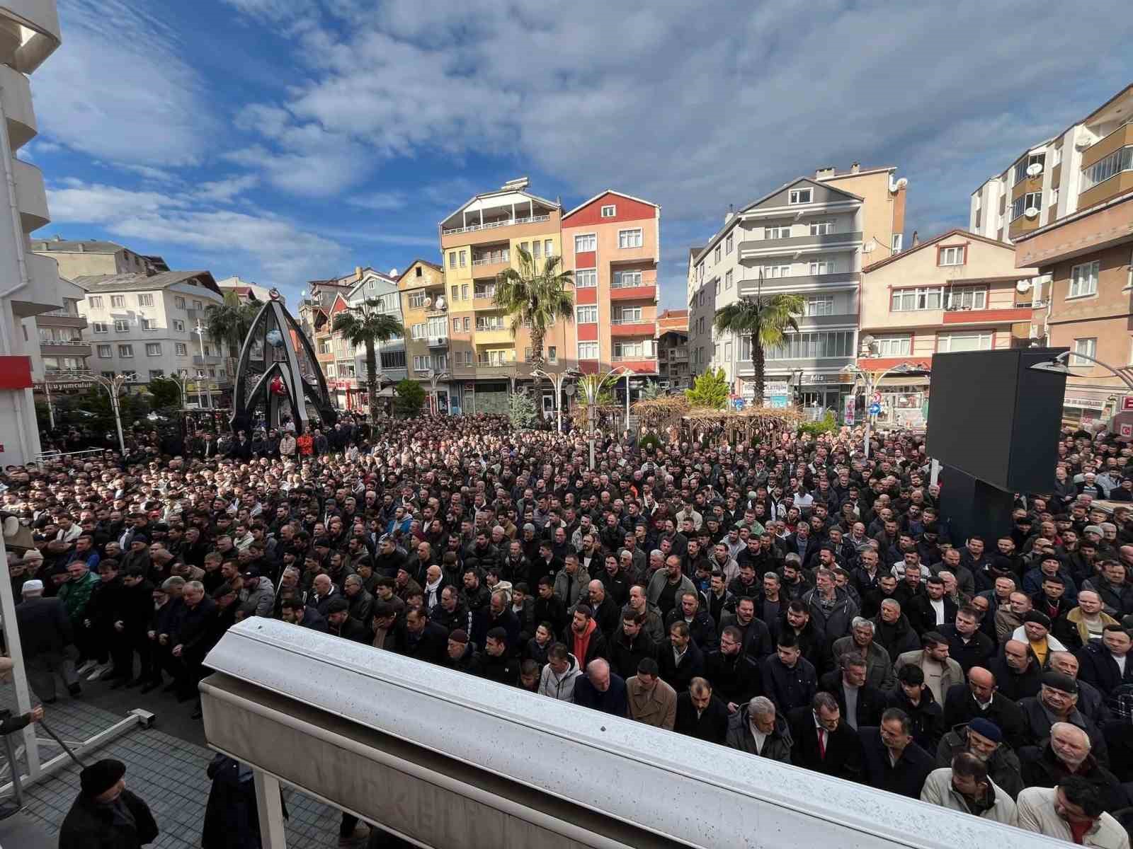 Trafik kazasında hayatını kaybeden muhtar, son yolculuğuna uğurlandı
