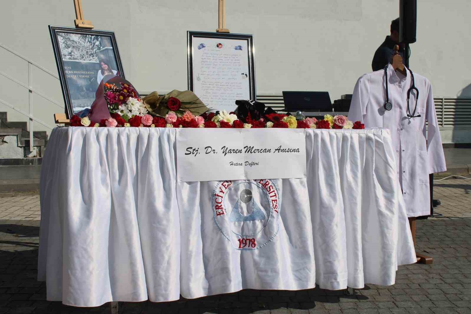 Trafik kazasında hayatını kaybeden Yaren, okuduğu fakültede anıldı
