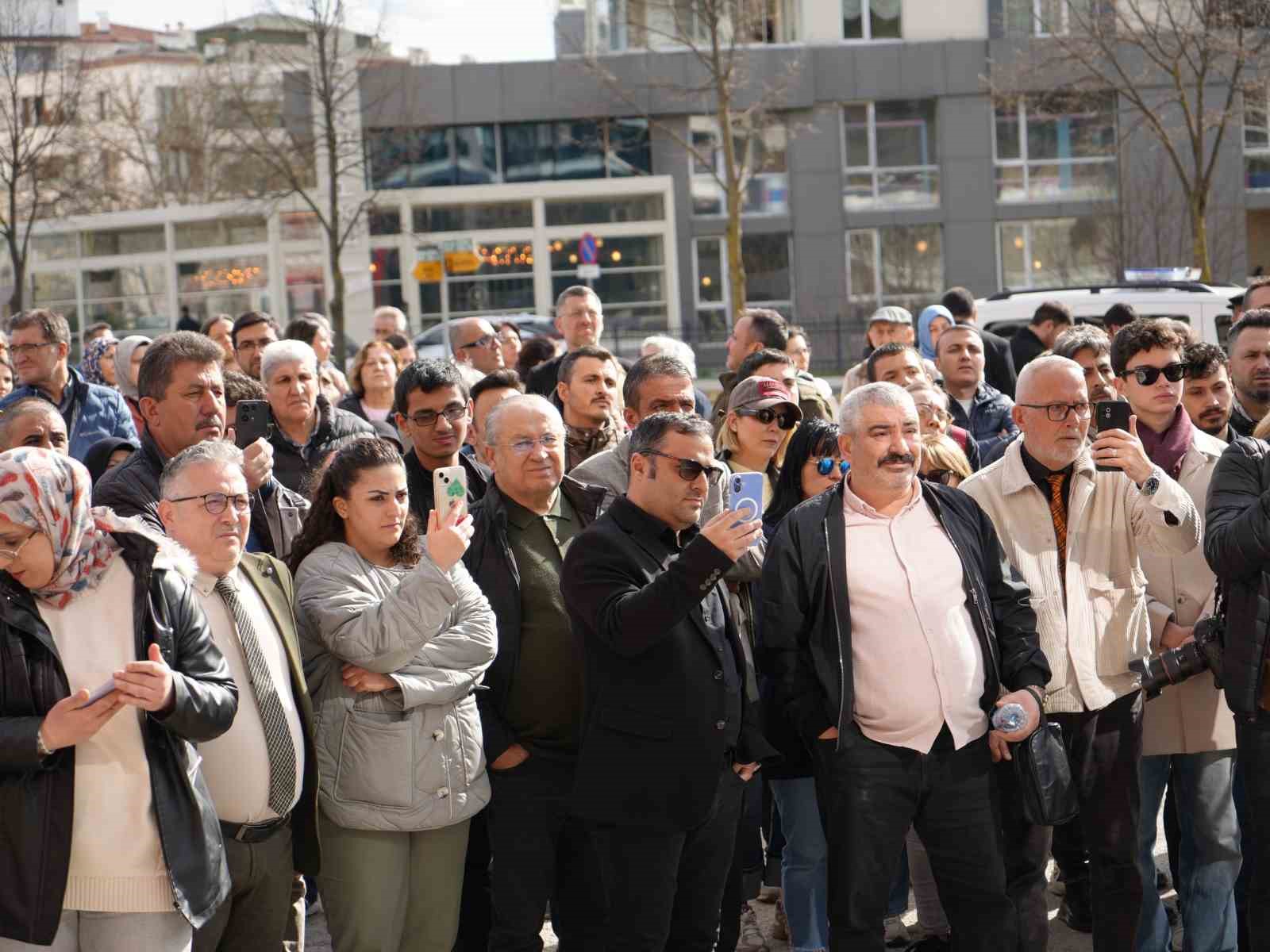 Trafik kazasında ölen 16 yaşındaki Yağmur’un acılı ailesinden bilirkişi raporuna tepki

