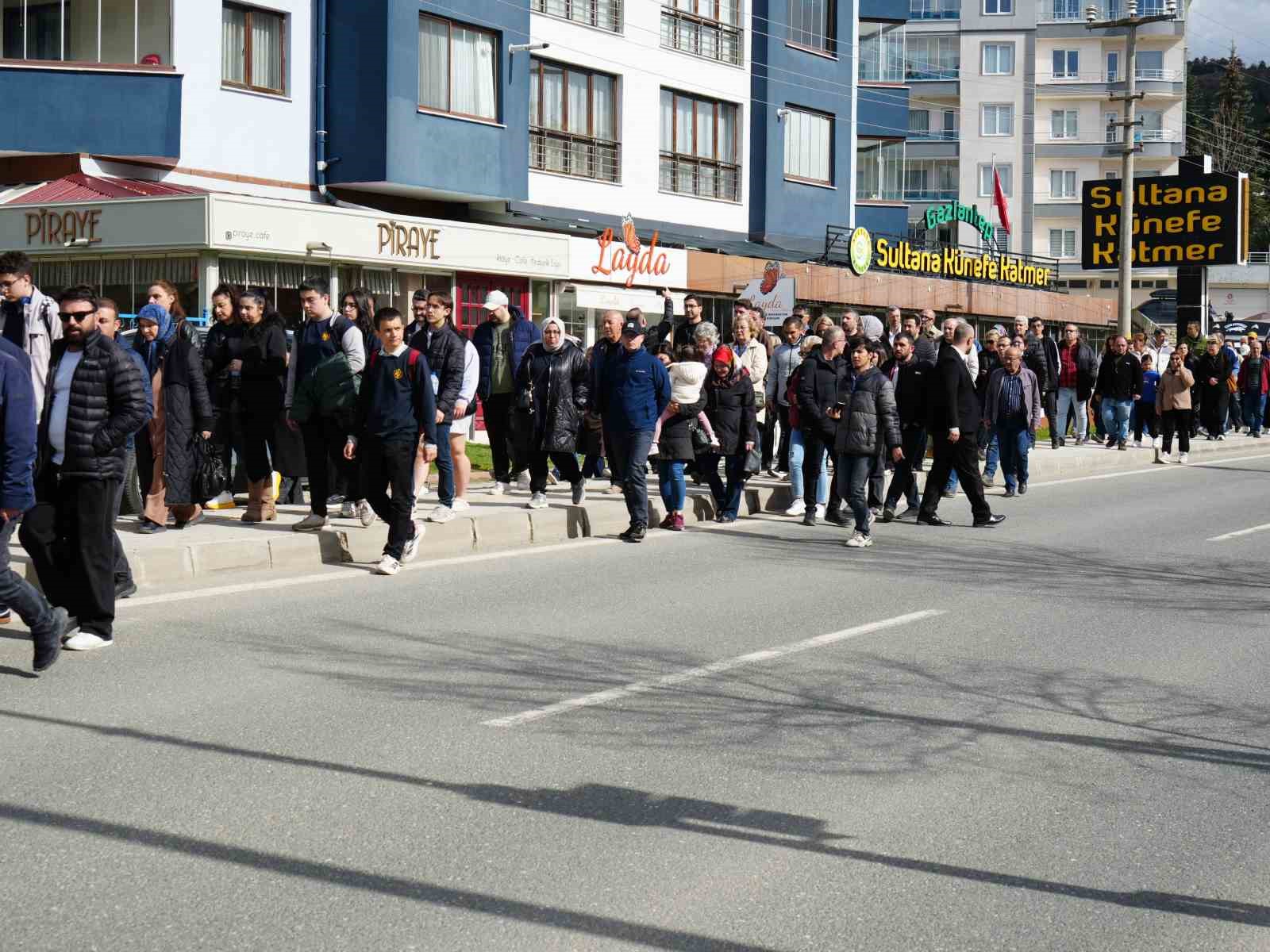 Trafik kazasında ölen 16 yaşındaki Yağmur’un acılı ailesinden bilirkişi raporuna tepki
