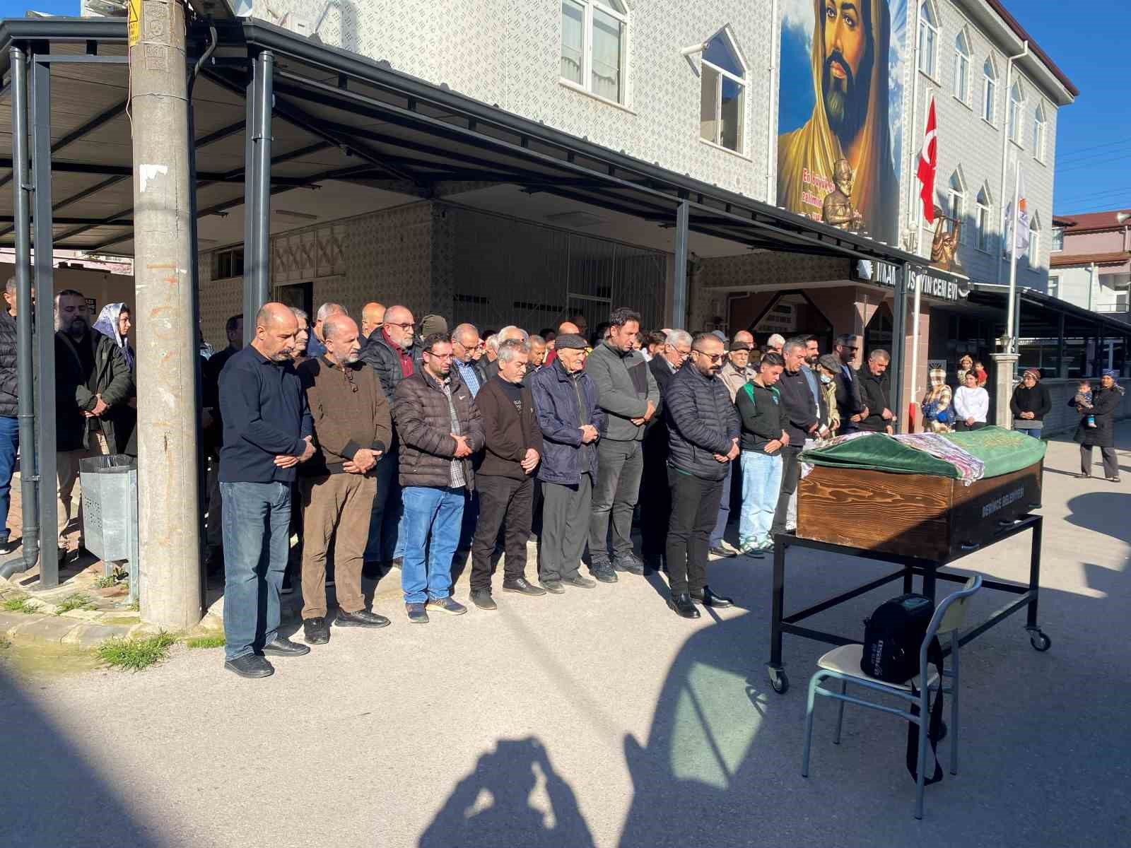 Trafik kazasında ölen diş hekimi asistanı toprağa verildi

