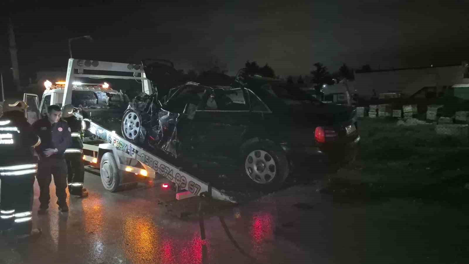 Trafik kazasında tırın altına aldığı otomobil, oto kurtarma aracının üzerinde alev aldı
Trafik kazasında tırın altına aldığı otomobil, oto kurtarma aracının üzerinde alev aldı