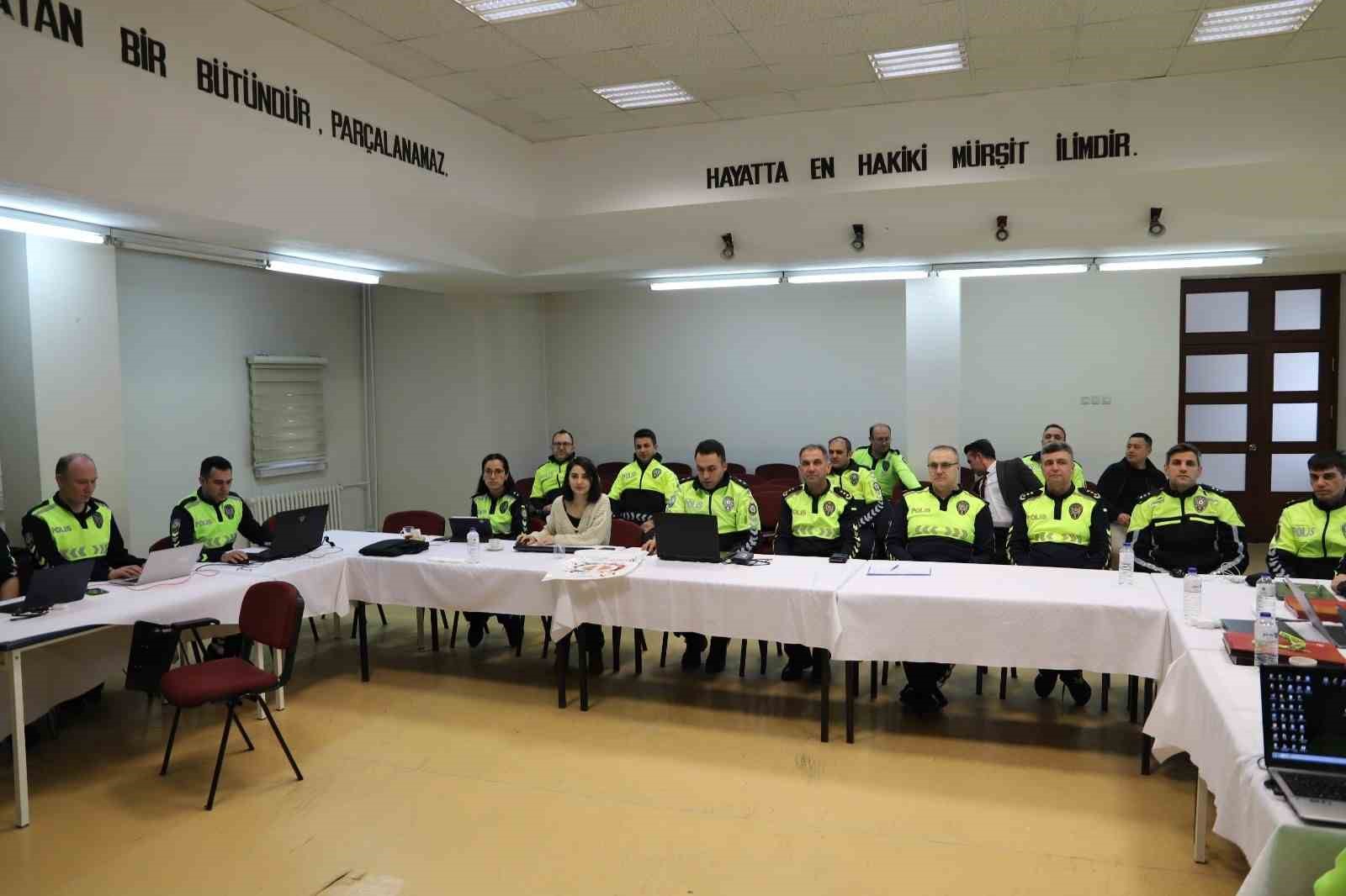 Trafik Polis Eğitim Merkezi personeline yapay zekâ eğitimi
