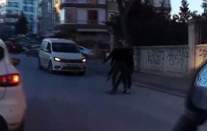 Trafik tartışmasında yumruklar konuştu
