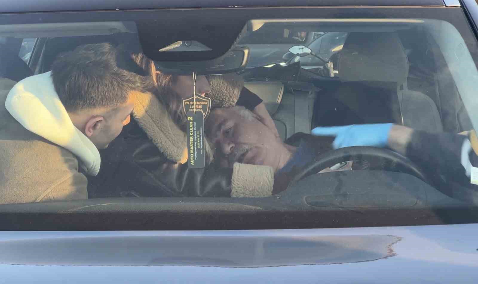 Trafikte direksiyon başında fenalaşan sürücü hastaneye kaldırıldı
