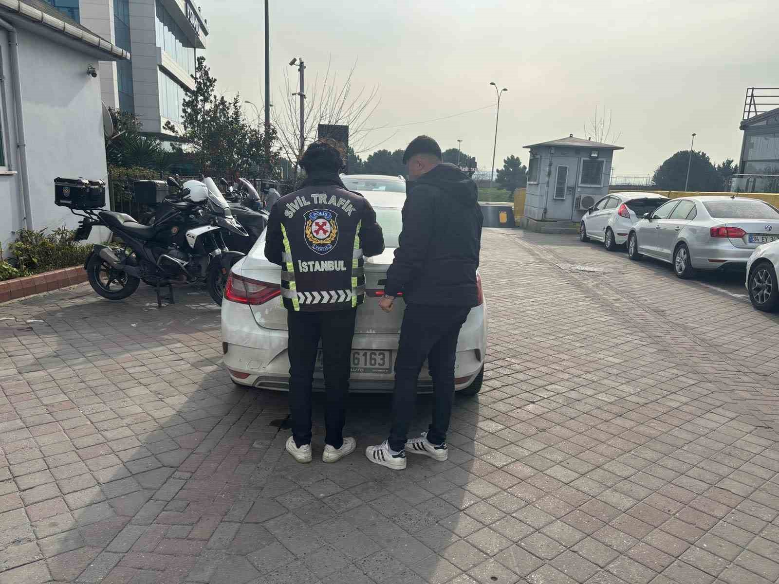 Trafikte hem drift hem de makas attılar: Ehliyeti daimi olarak iptal edildi
