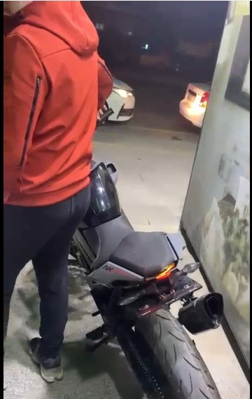 Trafikte şov pahalıya patladı: Motosikleti 60 gün men edildi, 172 bin TL ceza kesildi
