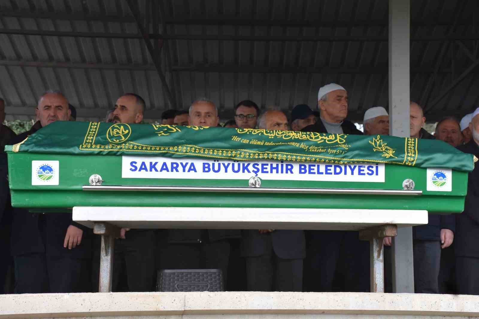 Traktör altında kalarak can veren sürücü son yolculuğuna uğurlandı
