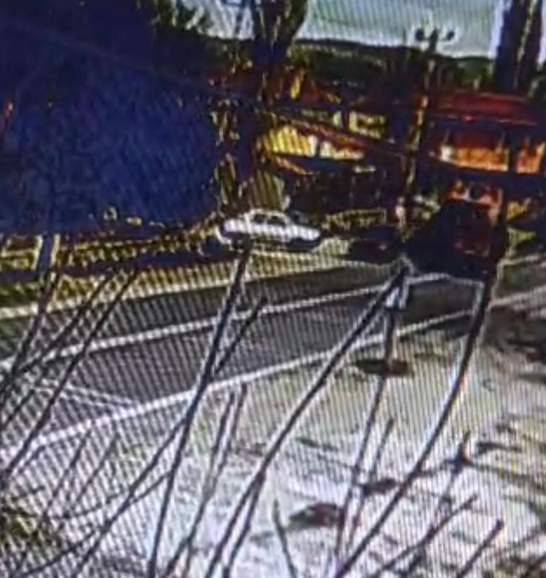 Traktörle otomobilin çarpıştığı kaza kamerada: 2 yaralı
