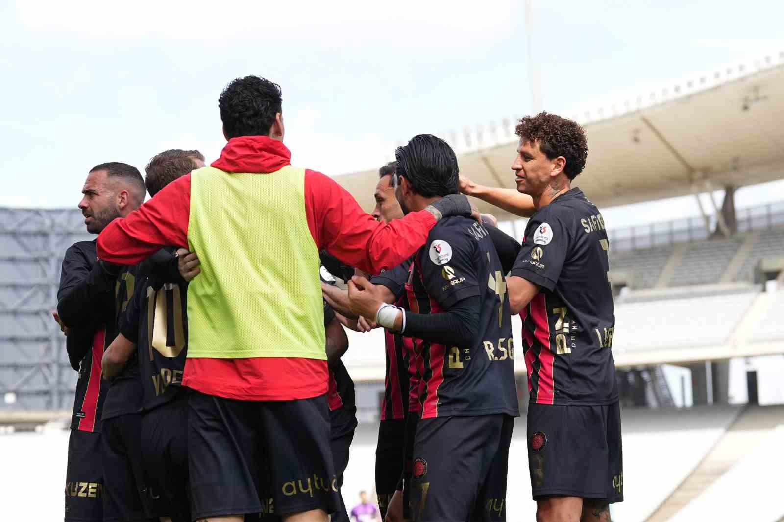 Trendyo Süper Lig: Fatih Karagümrük: 1 - Eyüpspor: 0 (Maç devam ediyor)
