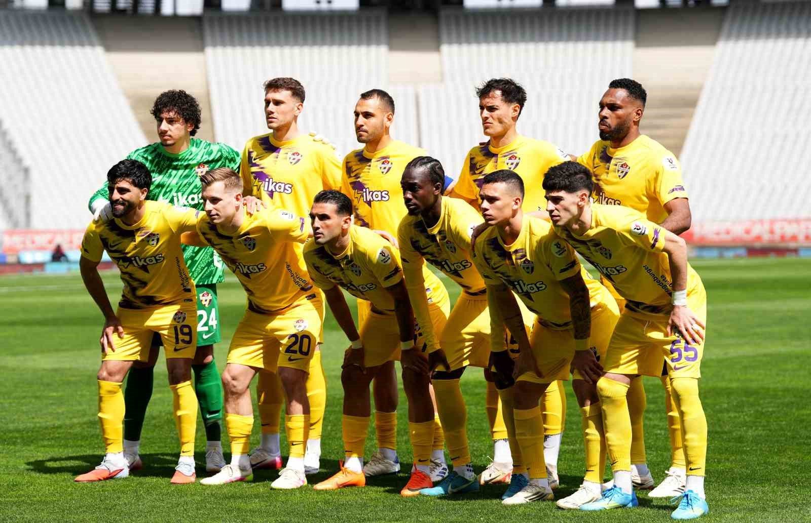 Trendyo Süper Lig: Fatih Karagümrük: 1 - Eyüpspor: 0 (Maç devam ediyor)
