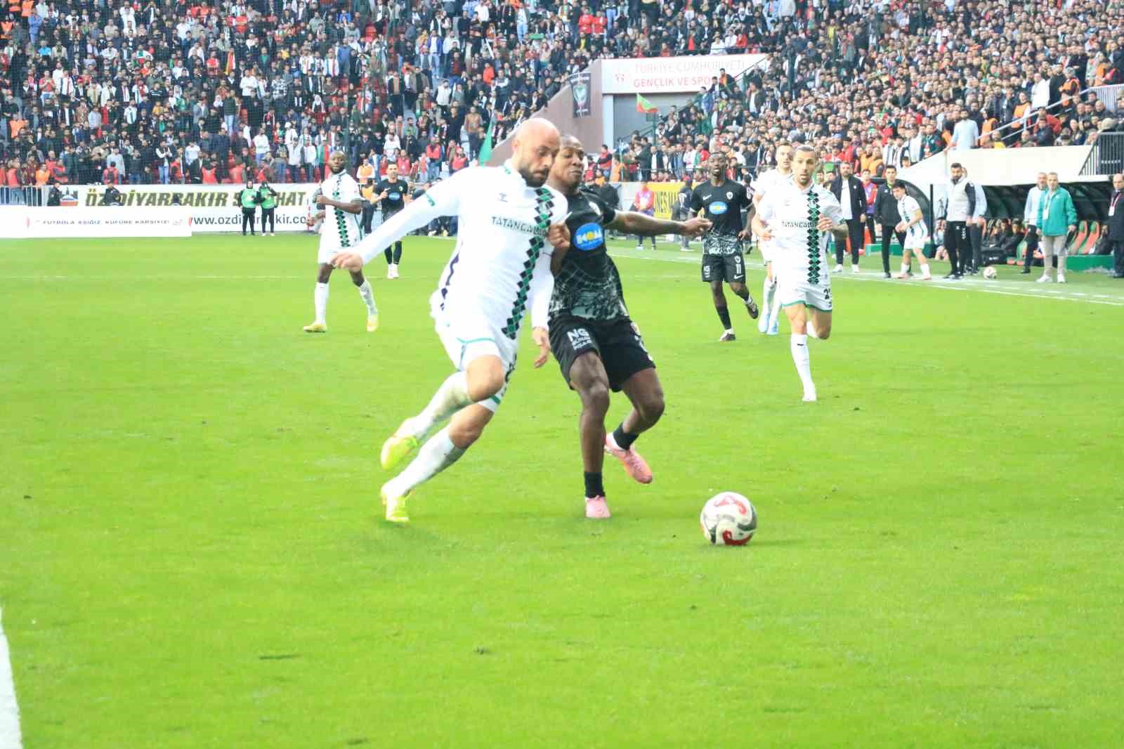 Trendyol 1. Lig: Amed Sportif Faaliyetler: 1 - Sakaryaspor: 1
Trendyol 1. Lig: Amed Sportif Faaliyetler: 1 - Sakaryaspor: 1