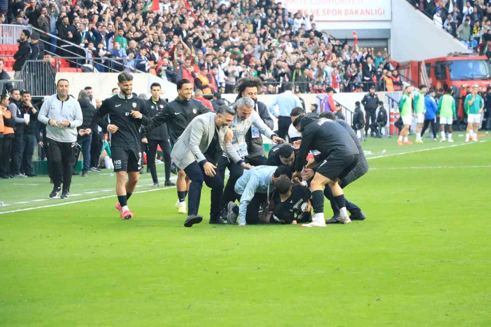 Trendyol 1. Lig: Amed Sportif Faaliyetler: 1 - Sakaryaspor: 1
Trendyol 1. Lig: Amed Sportif Faaliyetler: 1 - Sakaryaspor: 1