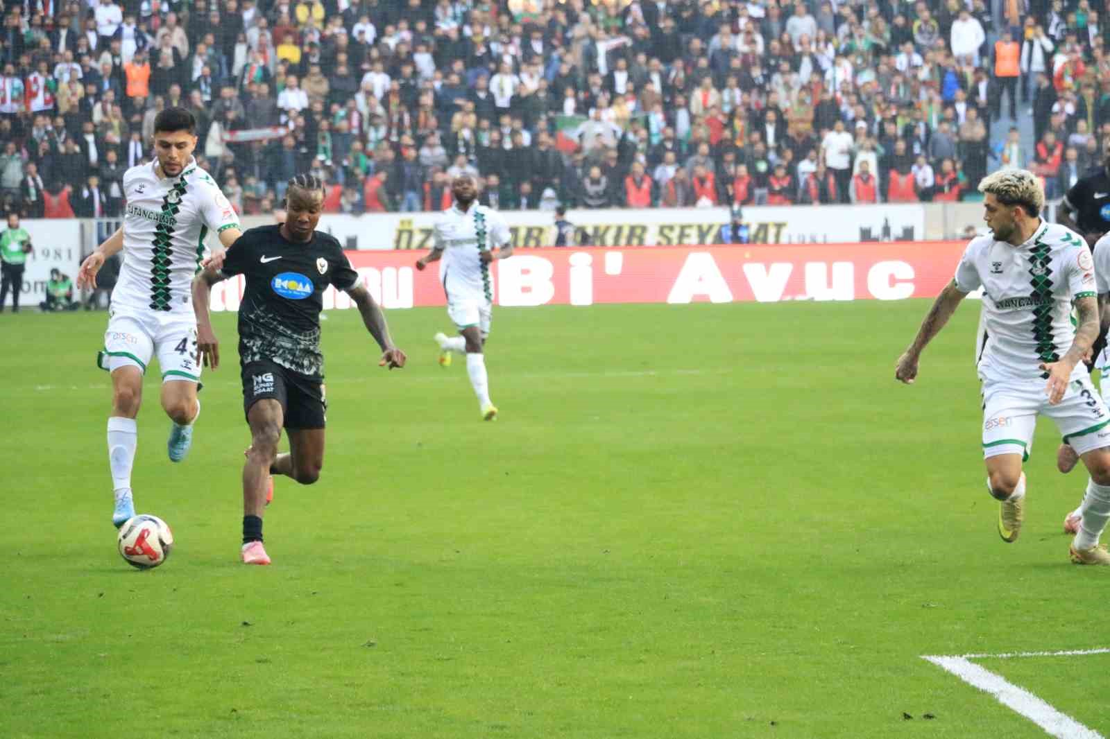 Trendyol 1. Lig: Amed Sportif Faaliyetler: 1 - Sakaryaspor: 1
Trendyol 1. Lig: Amed Sportif Faaliyetler: 1 - Sakaryaspor: 1