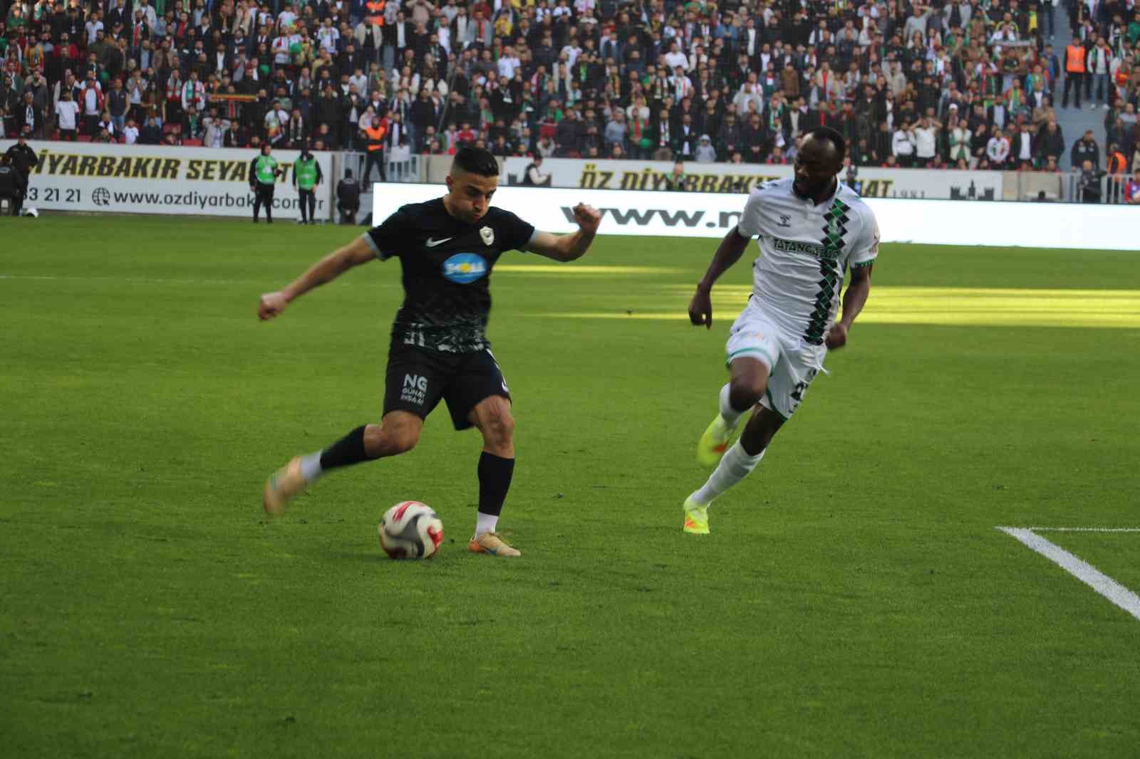Trendyol 1. Lig: Amed Sportif Faaliyetler: 1 - Sakaryaspor: 1
Trendyol 1. Lig: Amed Sportif Faaliyetler: 1 - Sakaryaspor: 1