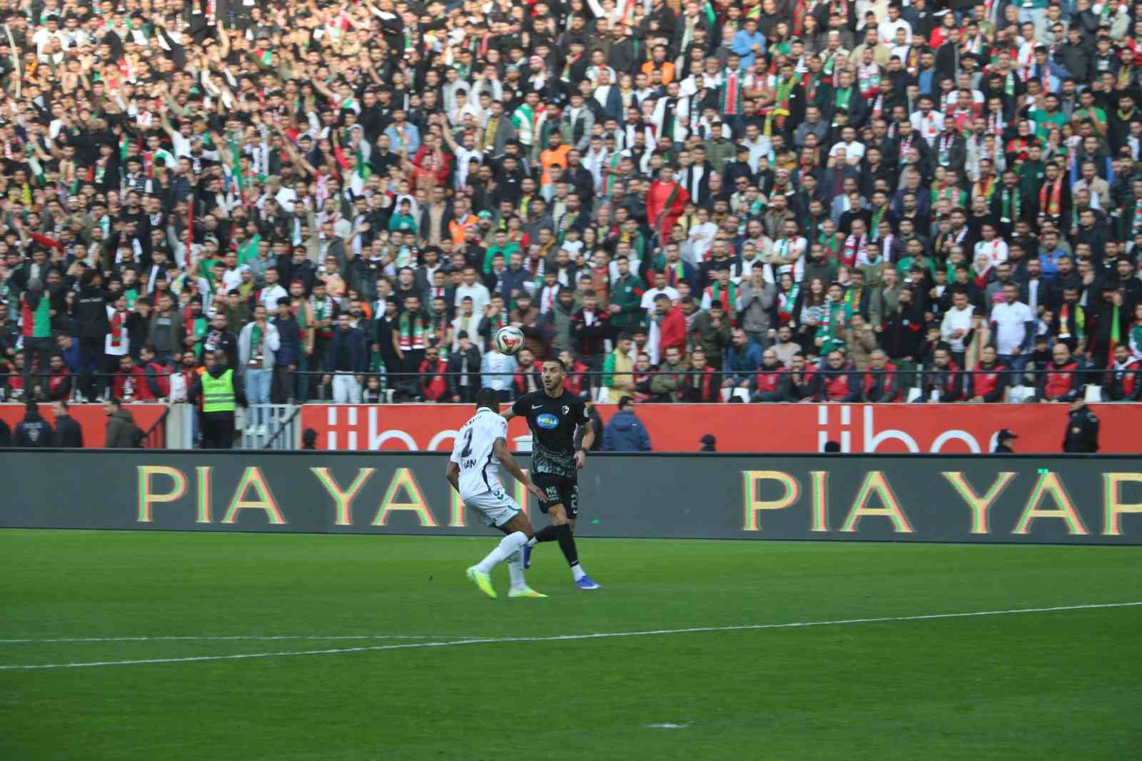 Trendyol 1. Lig: Amed Sportif Faaliyetler: 1 - Sakaryaspor: 1
Trendyol 1. Lig: Amed Sportif Faaliyetler: 1 - Sakaryaspor: 1