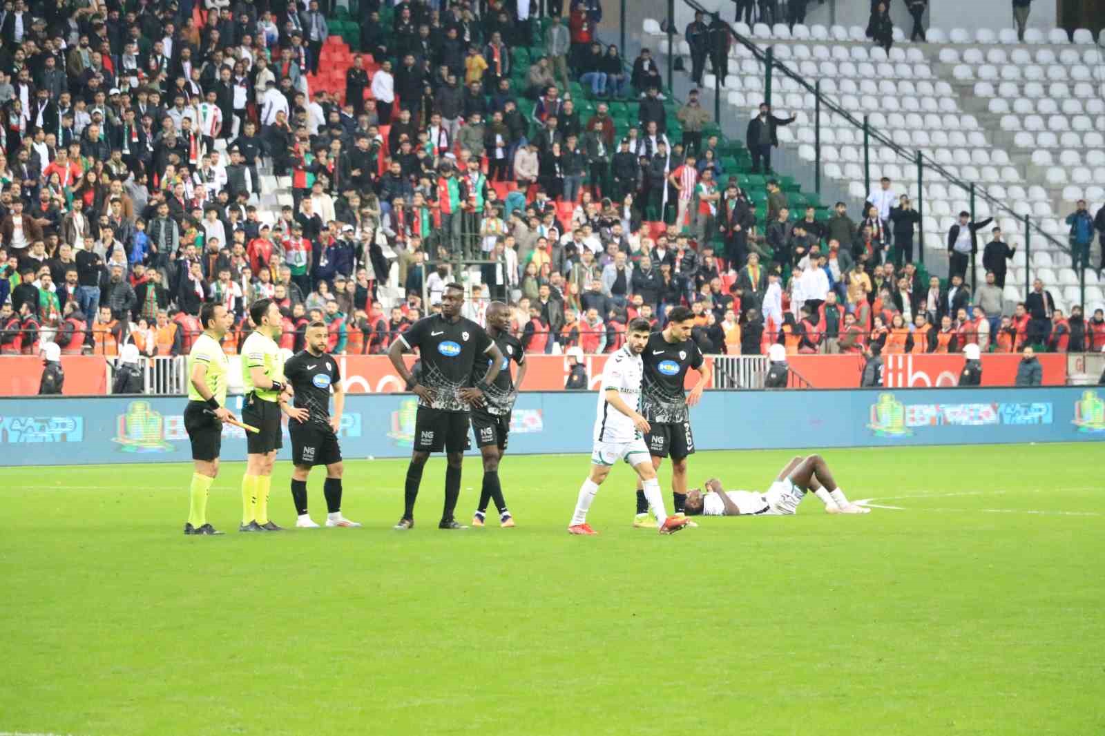 Trendyol 1. Lig: Amed Sportif Faaliyetler: 1 - Sakaryaspor: 1
Trendyol 1. Lig: Amed Sportif Faaliyetler: 1 - Sakaryaspor: 1