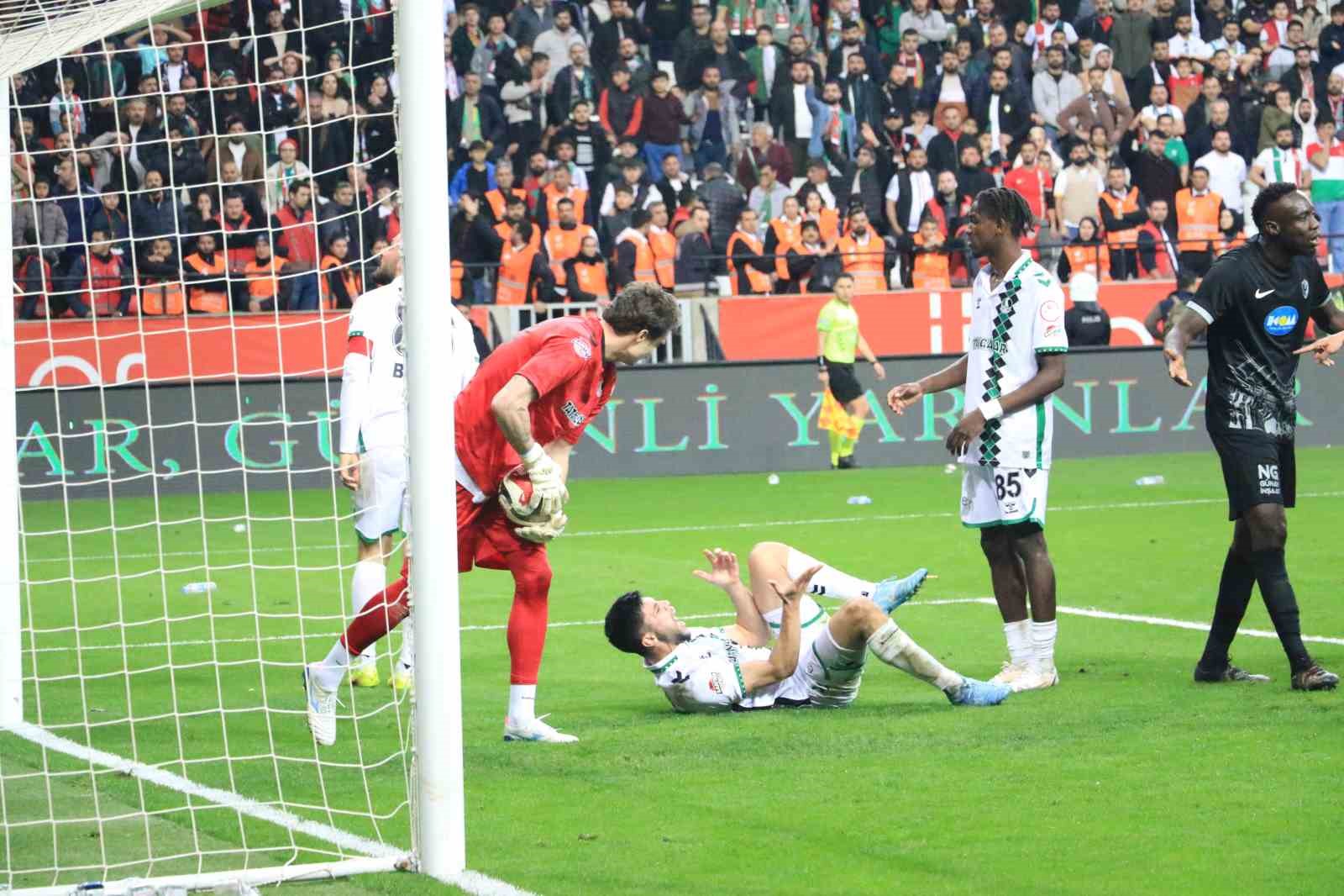 Trendyol 1. Lig: Amed Sportif Faaliyetler: 1 - Sakaryaspor: 1
Trendyol 1. Lig: Amed Sportif Faaliyetler: 1 - Sakaryaspor: 1