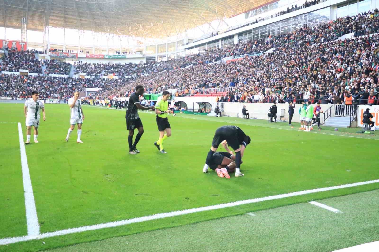 Trendyol 1. Lig: Amed Sportif Faaliyetler: 1 - Sakaryaspor: 1
Trendyol 1. Lig: Amed Sportif Faaliyetler: 1 - Sakaryaspor: 1