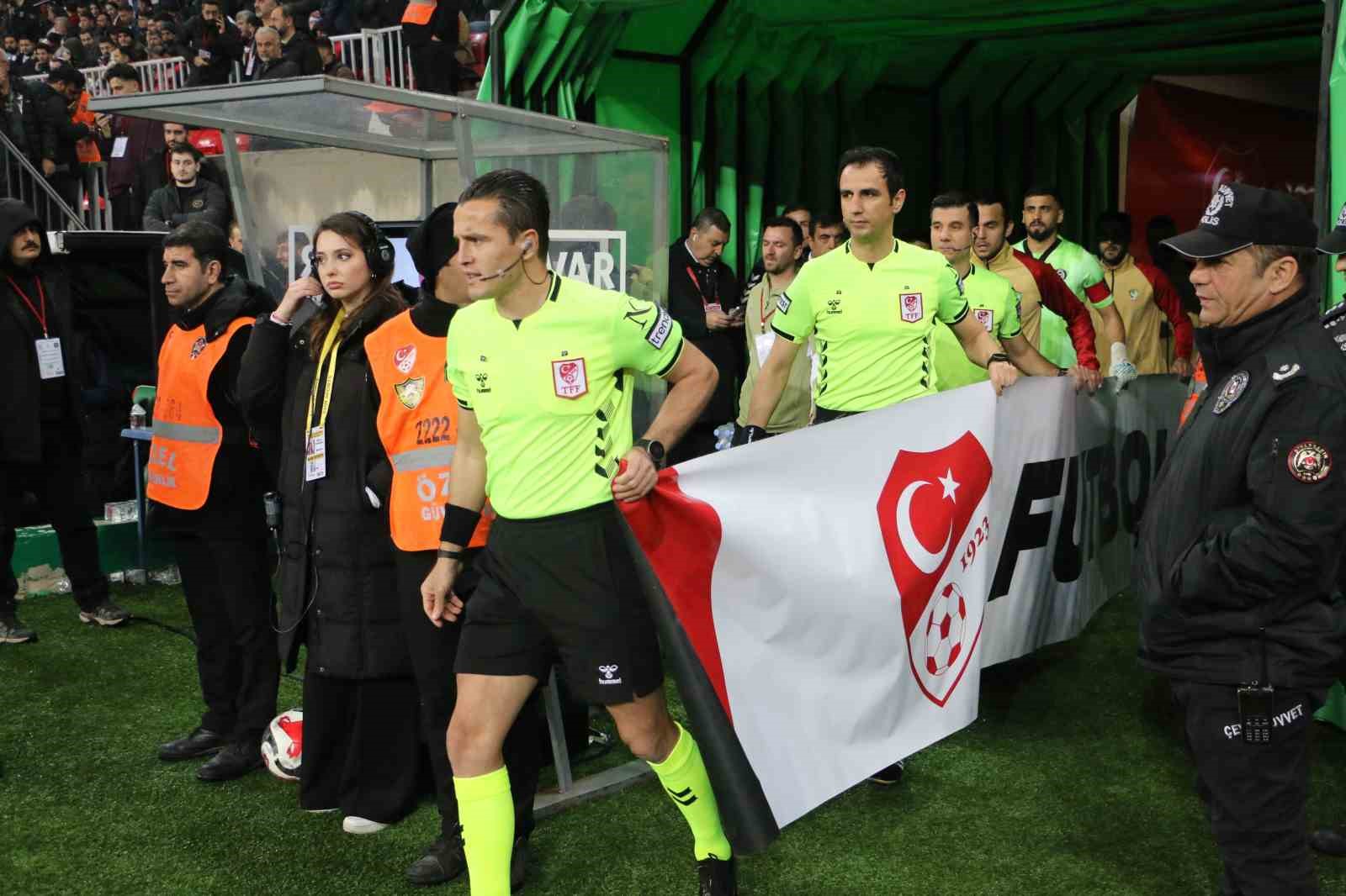 Trendyol 1. Lig: Amed Sportif Faaliyetler: 2 - Manisa FK: 0
Trendyol 1. Lig: Amed Sportif Faaliyetler: 2 - Manisa FK: 0