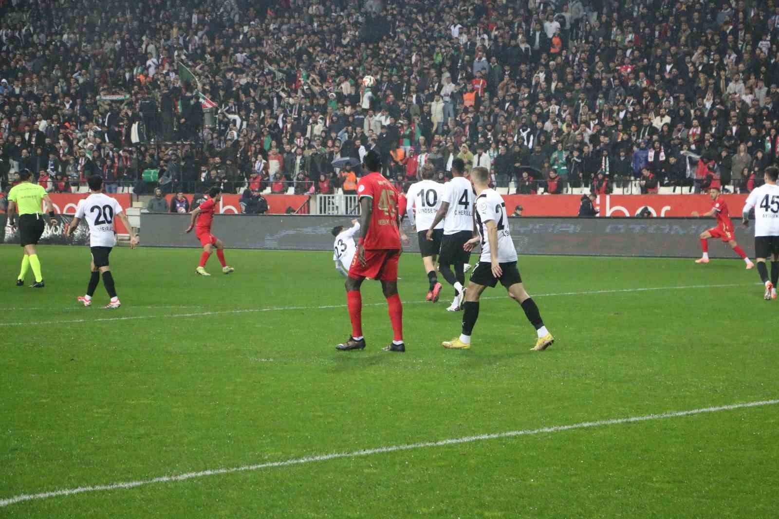 Trendyol 1. Lig: Amed Sportif Faaliyetler: 2 - Manisa FK: 0
Trendyol 1. Lig: Amed Sportif Faaliyetler: 2 - Manisa FK: 0