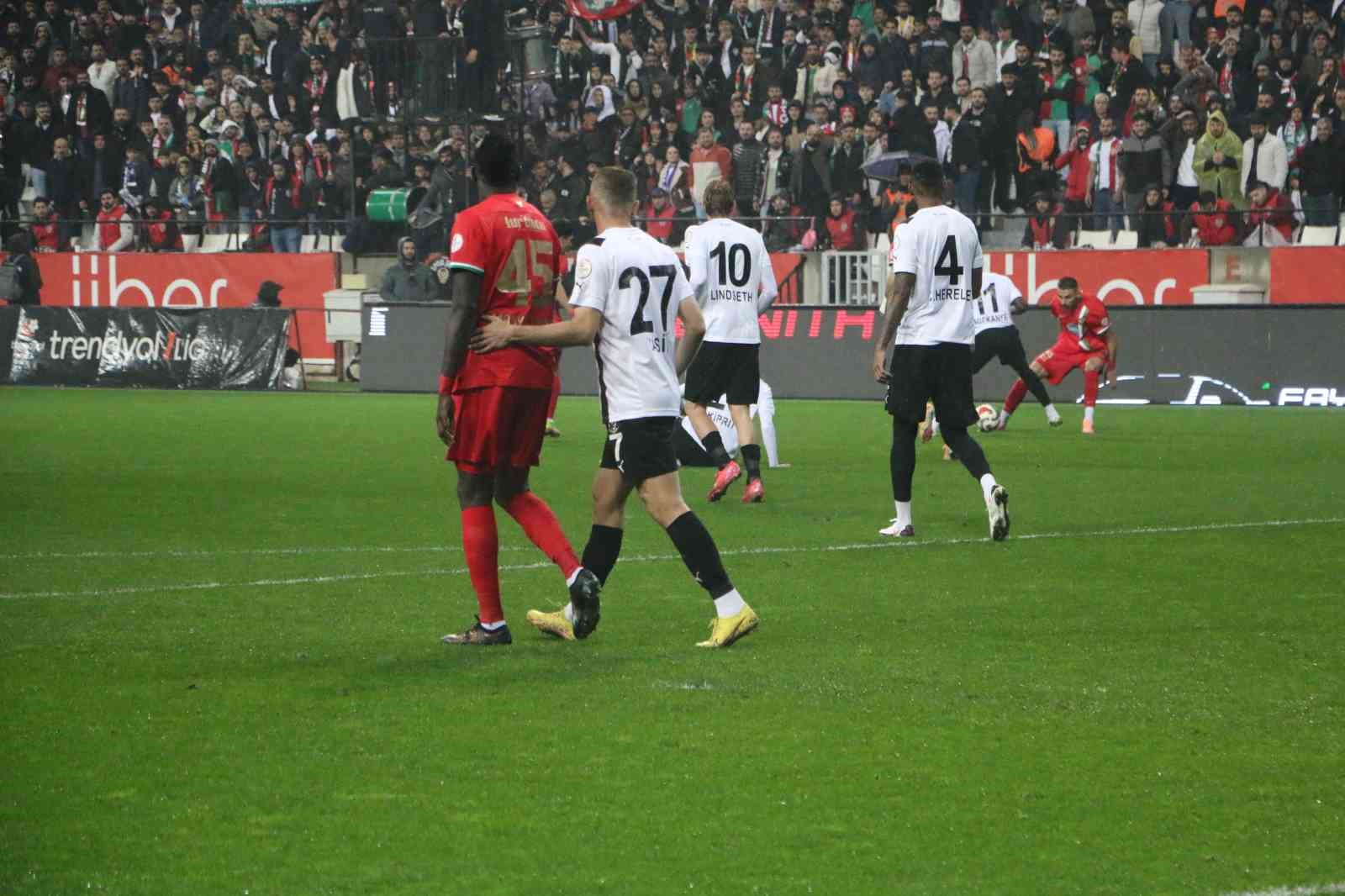 Trendyol 1. Lig: Amed Sportif Faaliyetler: 2 - Manisa FK: 0
Trendyol 1. Lig: Amed Sportif Faaliyetler: 2 - Manisa FK: 0