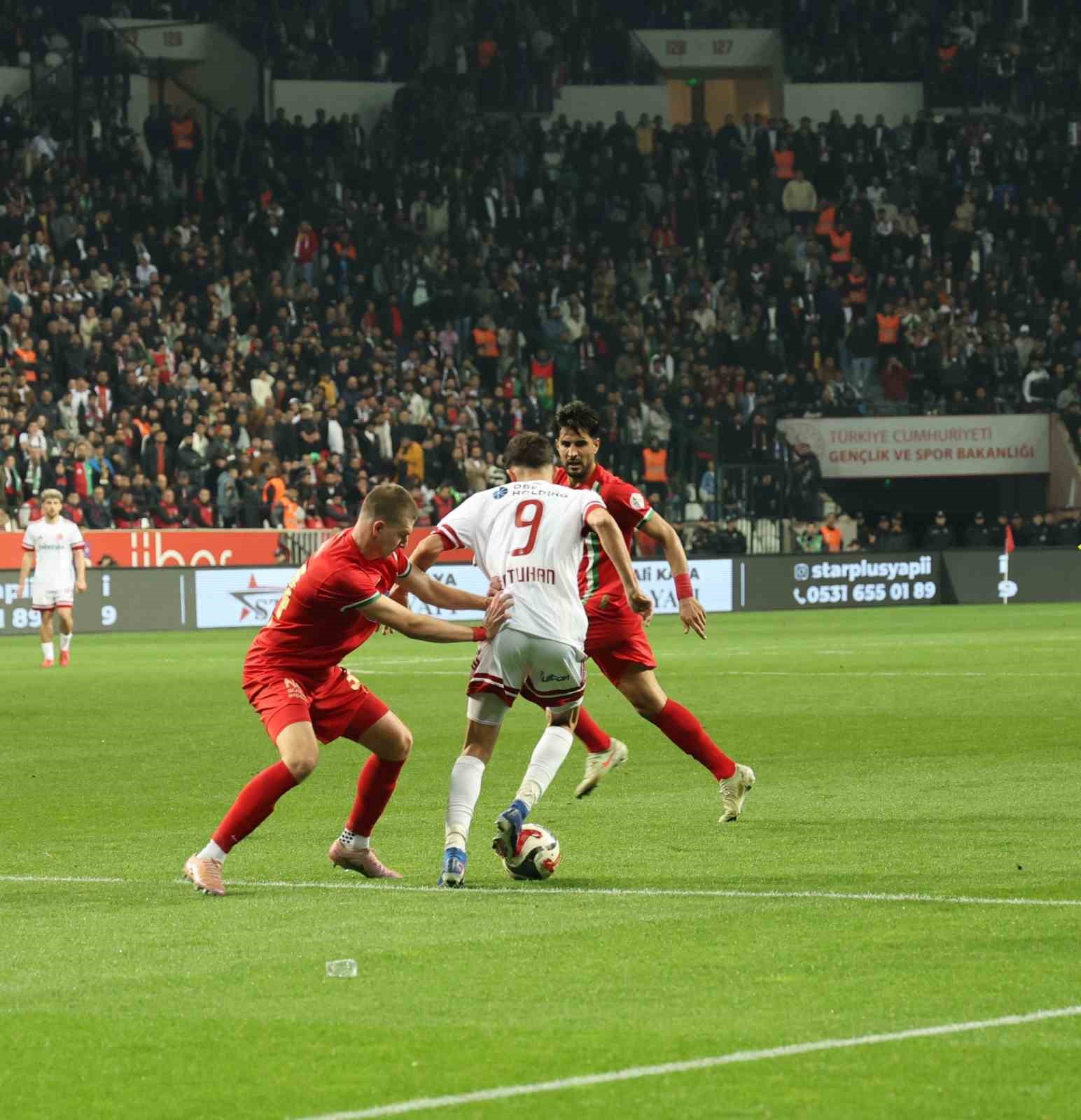 Trendyol 1. Lig: Amed Sportif Faaliyetler: 2 - Ümraniyespor: 2
