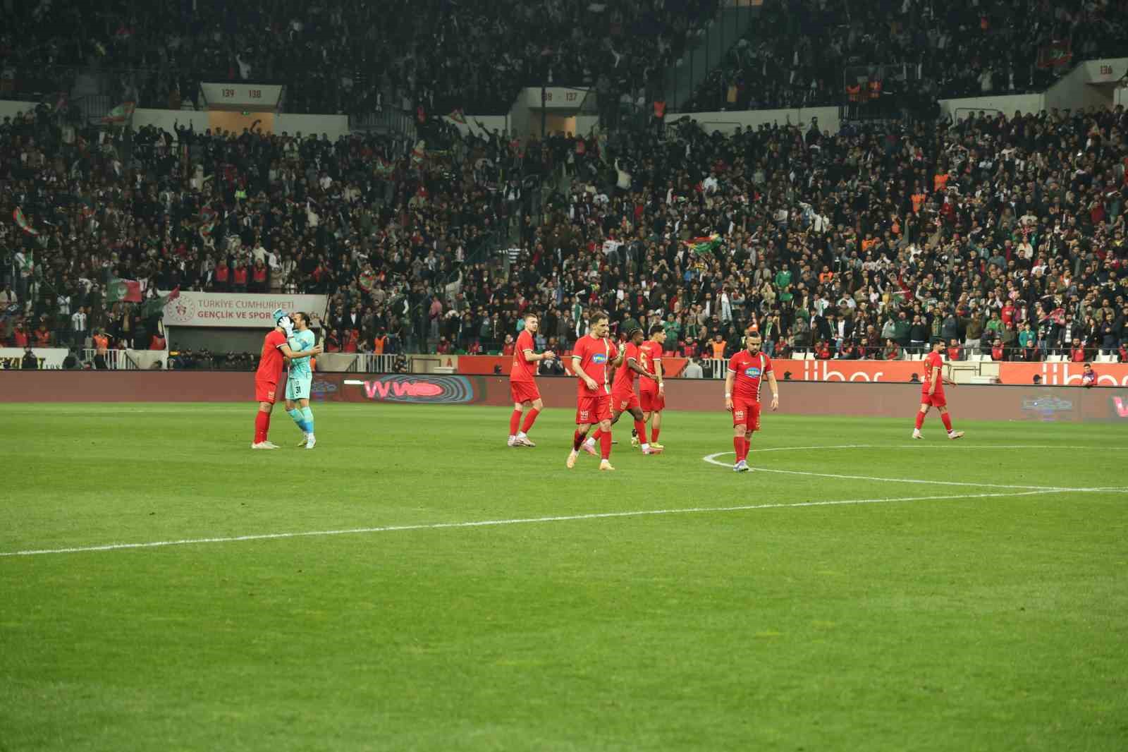 Trendyol 1. Lig: Amed Sportif Faaliyetler: 2 - Ümraniyespor: 2
