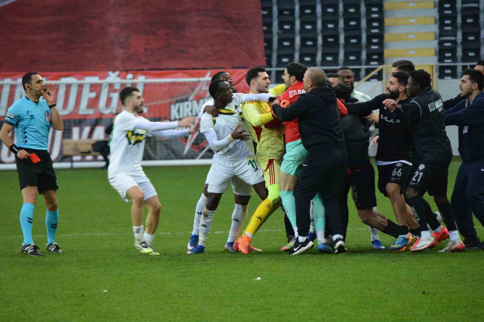 Trendyol 1. Lig: Çorum FK: 2 - Esenler Erokspor: 1
Trendyol 1. Lig: Çorum FK: 2 - Esenler Erokspor: 1