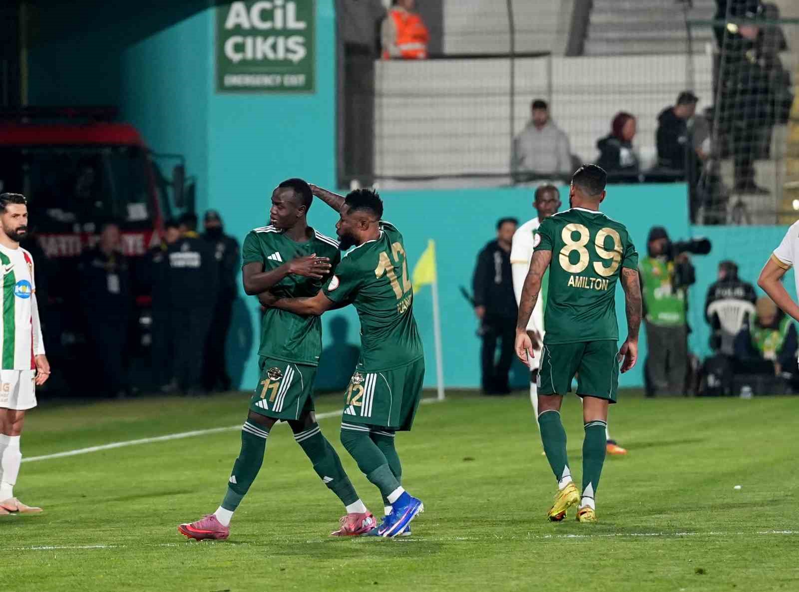 Trendyol 1. Lig: Esenler Erokspor: 1 - Amed Sportif Faaliyetler: 1
