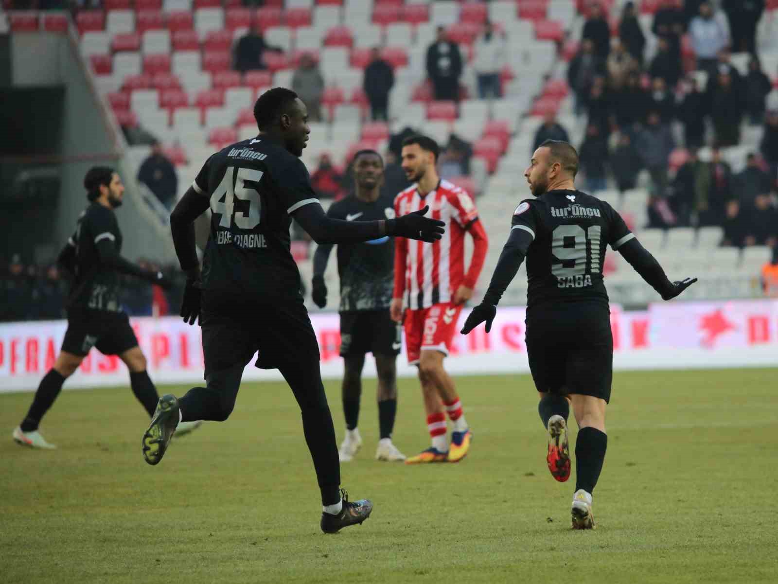 Trendyol 1. Lig: Özbelsan Sivasspor: 1 - Amed Sportif Faaliyetler: 1
