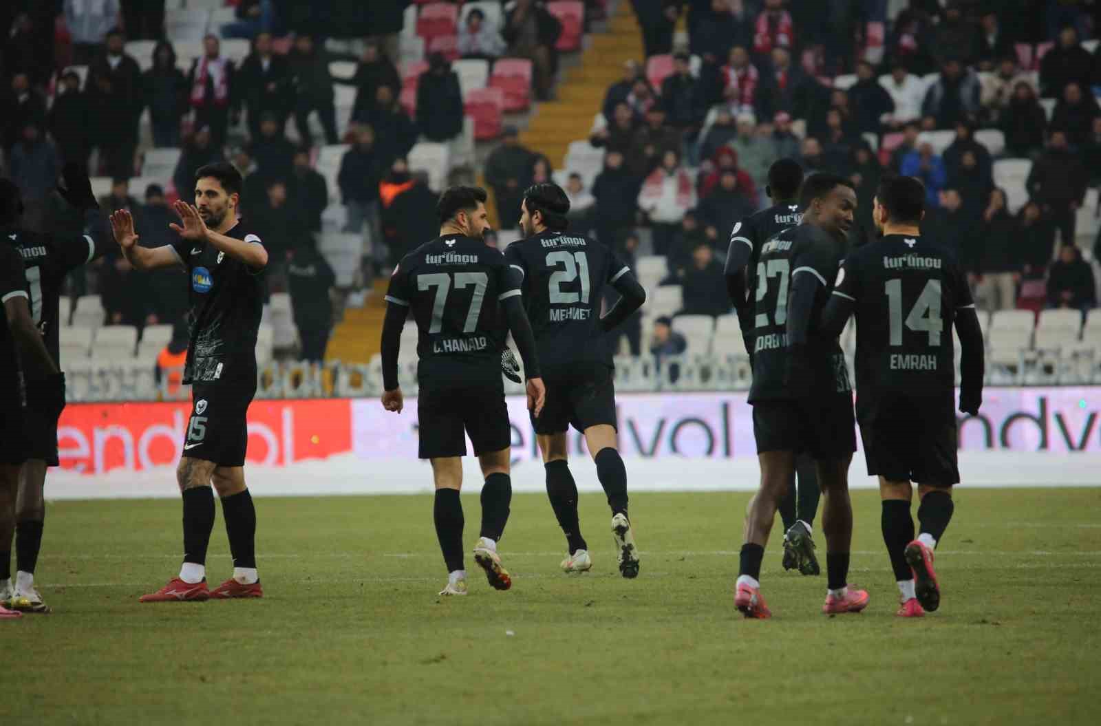 Trendyol 1. Lig: Özbelsan Sivasspor: 1 - Amed Sportif Faaliyetler: 1

